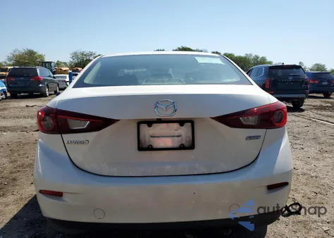 2018 Mazda 3 Sport z USA, uszkodzony, nr VIN 3MZBN1U71JM224784